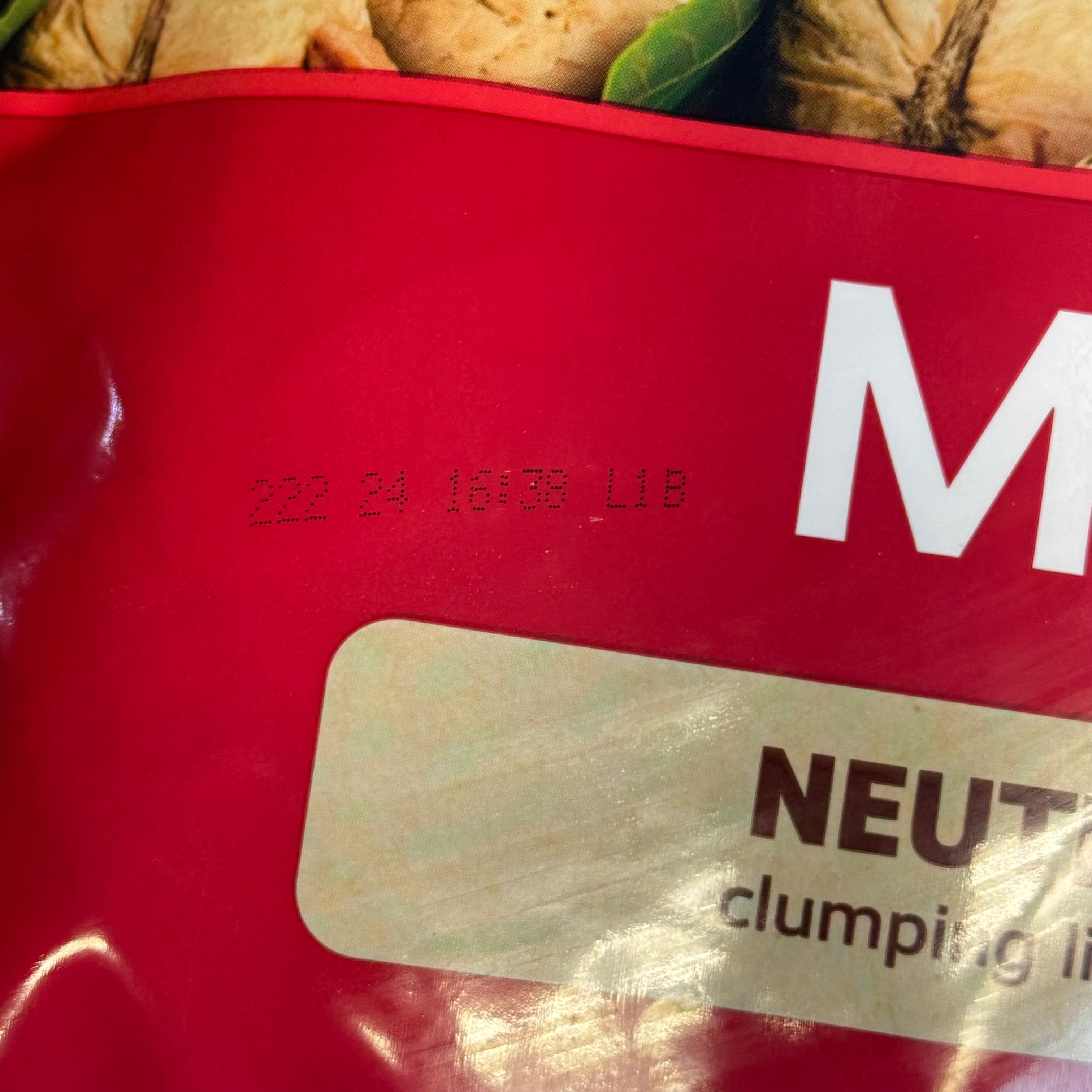 NATURALLY FRESH Walnut Shell Cat Litter Unscented 40Lbs , Red Bag